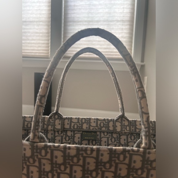 Authentic EUC Dior Ecru and Gray Oblique Book Tote Large. RT $3,750 - Picture 5 of 12